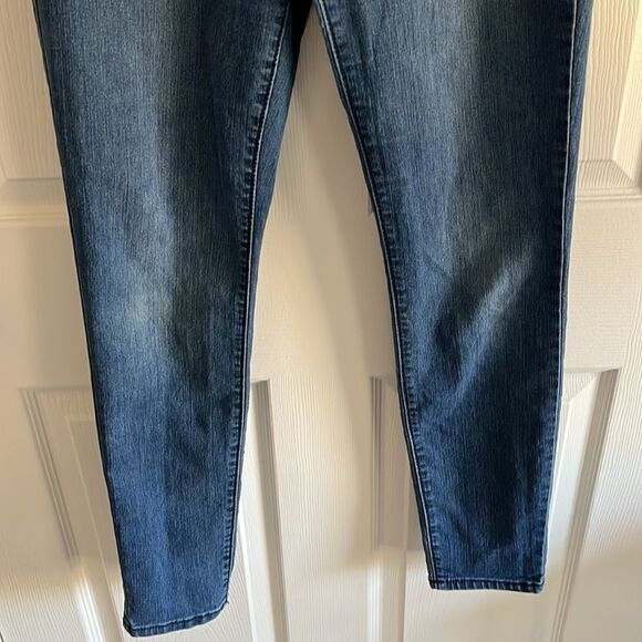 Old Navy Super Skinny Jeans - Picture 3 of 9